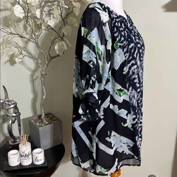 Calvin Klein Abstract Black and White Blouse - Picture 3 of 4